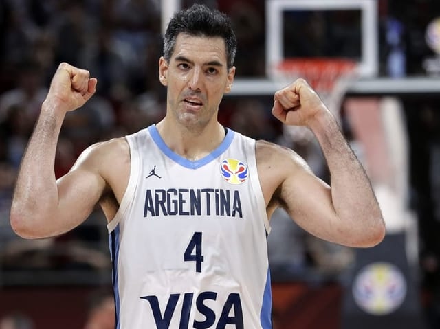 Luis Scola ballt die Fäuste Luis Scola ballt die Fäuste