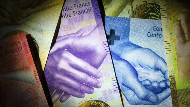 Ein Händedruck und Wasser in den Händen auf den 1000- und 100-Franken-Geldnoten der Nationalbank.