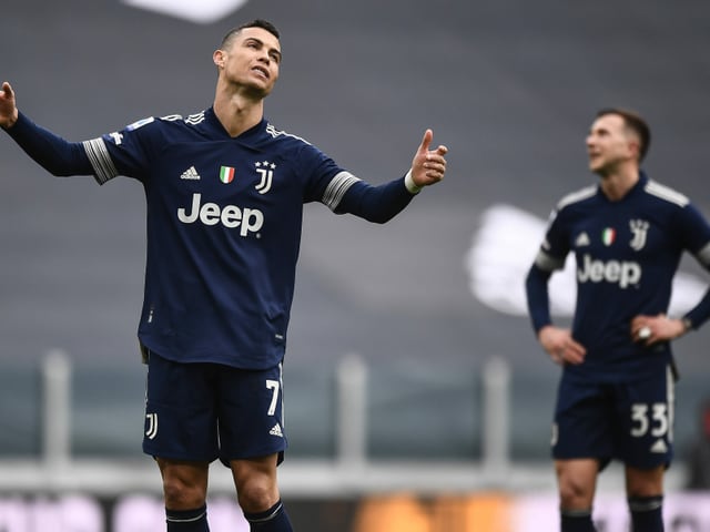 Cristiano Ronaldo verwirft die Hände. Cristiano Ronaldo verwirft die Hände.