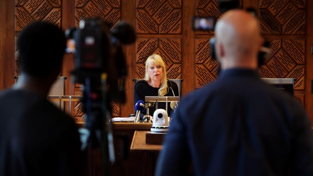 Richterin spricht vor den Medien Richterin spricht vor den Medien