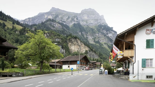 Sicht auf die Felsabrissstelle nach einer sich 1947 ereigneten Munitionsexplosion in Mitholz Sicht auf die Felsabrissstelle nach einer sich 1947 ereigneten Munitionsexplosion in Mitholz