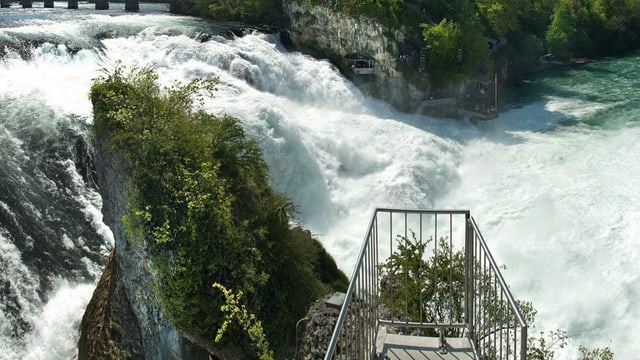 Rheinfall in Neuhausen im Kanton Schaffhausen Rheinfall in Neuhausen im Kanton Schaffhausen