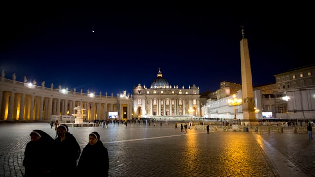 Der Petersplatz bei Nacht. Der Petersplatz bei Nacht.