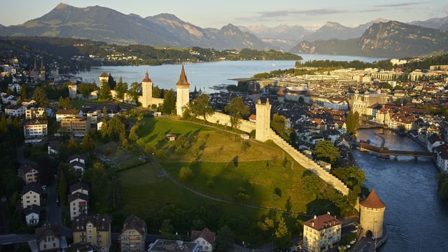 Blick auf die Museggmauer in Luzern