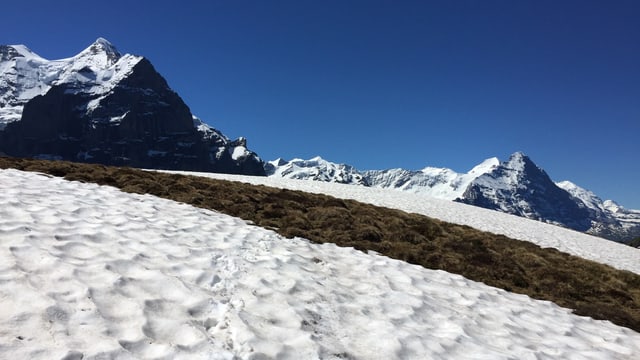 Bei einer Nullgradgrenze oberhalb von 4000 Metern schmilzt der Schnee wieder rasant dahin. Bei einer Nullgradgrenze oberhalb von 4000 Metern schmilzt der Schnee wieder rasant dahin.
