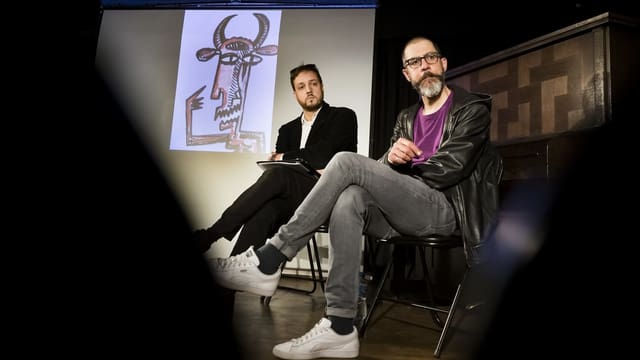 François und Jean Chessex bei der Pressekonferenz, an der sie die Idee für ihren Erinnerungsspaziergang präsentierten. François und Jean Chessex bei der Pressekonferenz, an der sie die Idee für ihren Erinnerungsspaziergang präsentierten.