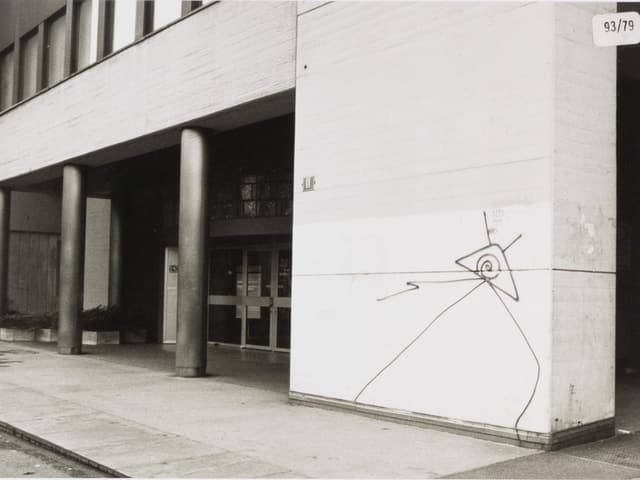 Ein echter «Nägeli» an der Wand. Ein echter «Nägeli» an der Wand.