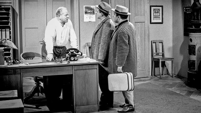 Filmstill aus der SRF-TV-Serie «Polizischt Wäckerli». Filmstill aus der SRF-TV-Serie «Polizischt Wäckerli».