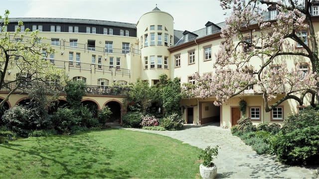 Grosses Haus und Garten Grosses Haus und Garten
