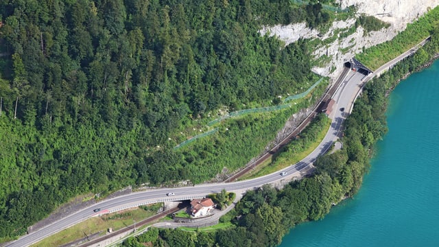 Strasse und Schienen am Ayen Strasse und Schienen am Ayen