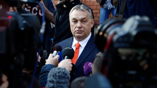 Orban spricht vor Journalisten, 8. April 2018 in Budapest. Orban spricht vor Journalisten, 8. April 2018 in Budapest.