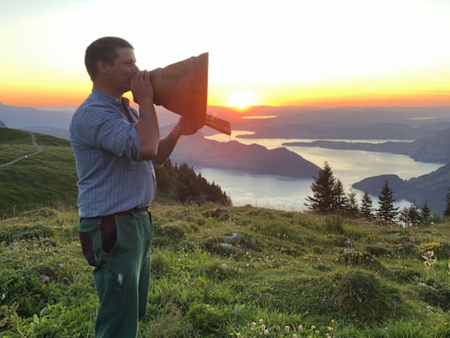 Christians Ruf ins Tal. Der junge Älpler geht nie ohne Alpsegen ins Bett.