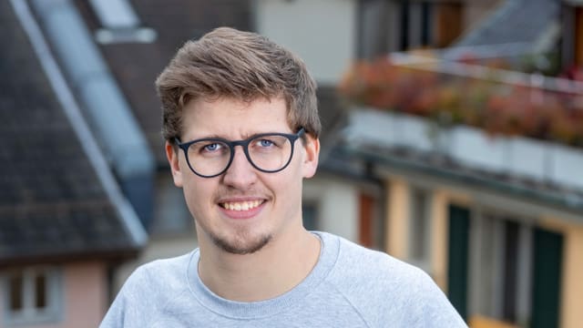 Jona Studhalter auf einer Dachterrasse in Luzern Jona Studhalter auf einer Dachterrasse in Luzern