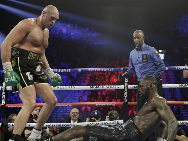 Tyson Fury zeigt Deontay Wilder den Meister. Tyson Fury zeigt Deontay Wilder den Meister.