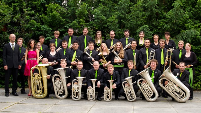 Brass Band Sursilvana stat si en gruppa cun lur instruments. Brass Band Sursilvana stat si en gruppa cun lur instruments.