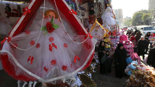 Markt in Kairo mit Puppen