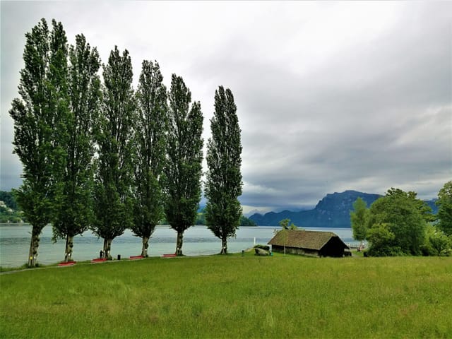 Grauer Himmel über dem Vierwaldstättersee.