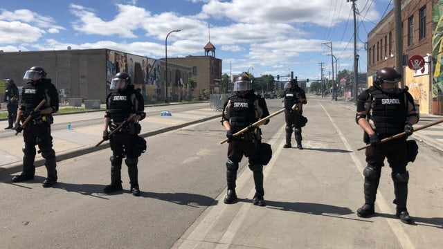 Polizisten in Minneapolis. Polizisten in Minneapolis.