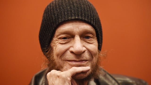 Leon Vitali posiert für ein Foto. Leon Vitali posiert für ein Foto.
