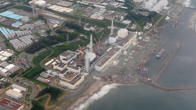 Luftaufnahme der Atomruine am Meer. Luftaufnahme der Atomruine am Meer.