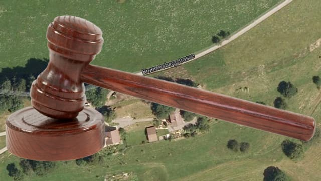 Hammer über Luftaufnahme der Bergschule Hammer über Luftaufnahme der Bergschule