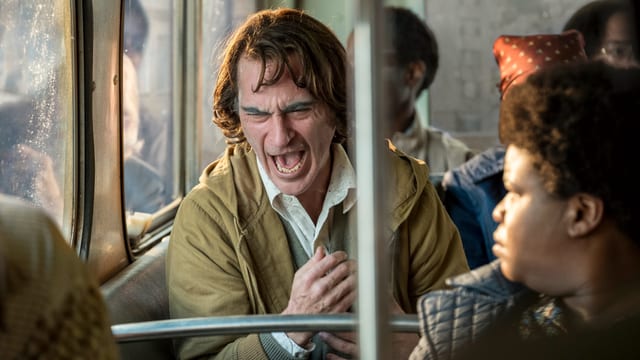 Joker lacht im Bus Joker lacht im Bus