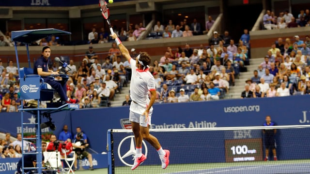 Federer schlug aus allen möglichen und (fast) unmöglichen Situationen Gewinnschläge. Federer schlug aus allen möglichen und (fast) unmöglichen Situationen Gewinnschläge.