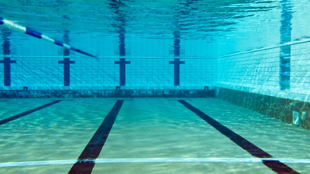 Unterwasserbild eines Schwimmbeckens. Unterwasserbild eines Schwimmbeckens.