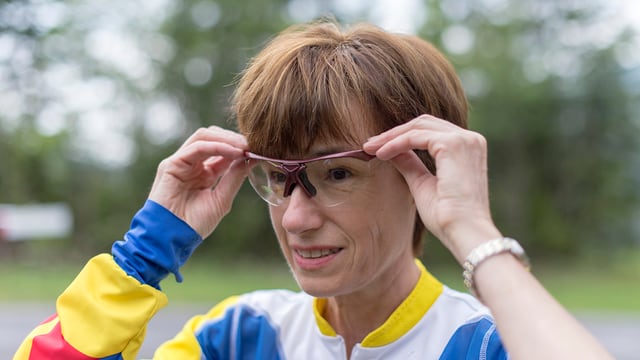 Ruth Humbel im Sport-Dress mit einer Sport-Brille Ruth Humbel im Sport-Dress mit einer Sport-Brille