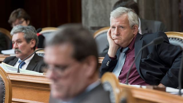 Ständerat Hans Stöckli mit langem Gesicht. Ständerat Hans Stöckli mit langem Gesicht.