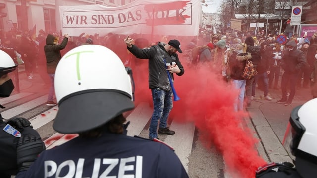 Polizeieinsatz bei einer Demonstration gegen die Corona-Massnahmen am Samstag in Wien