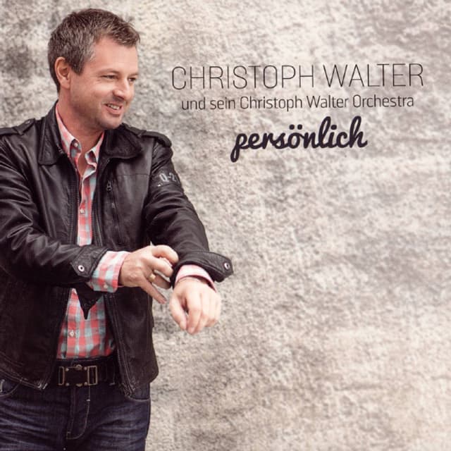 Christoph Walter in Jeans, Hemd und Lederjacke vor einer Mauer auf dem Cover seiner aktuellen CD «persönlich». Christoph Walter in Jeans, Hemd und Lederjacke vor einer Mauer auf dem Cover seiner aktuellen CD «persönlich».