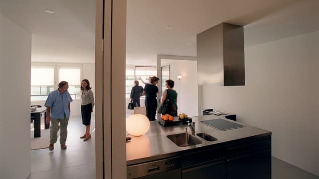 Wohnungsbesichtigung in der Stadt Zürich. Wohnungsbesichtigung in der Stadt Zürich.