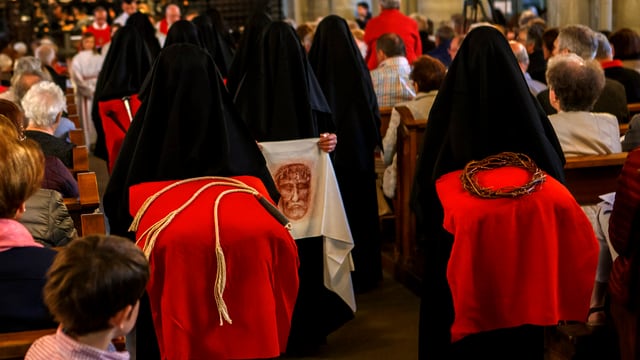 Prozession der Klagefrauen Prozession der Klagefrauen