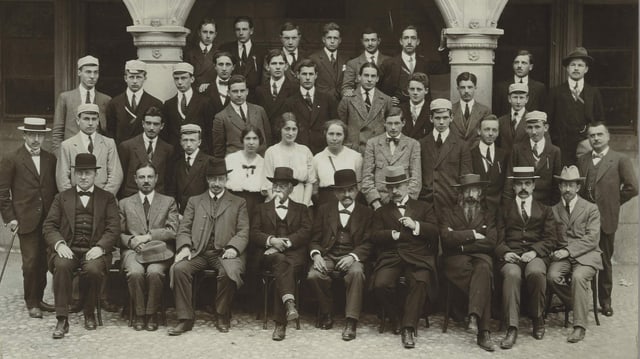 Klassenfoto in Schwarzweiss Klassenfoto in Schwarzweiss