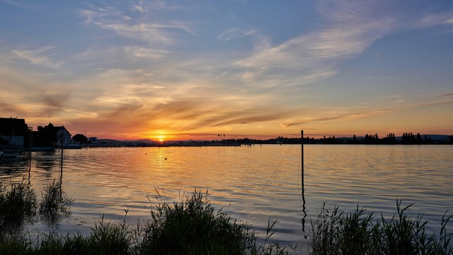 Blick über den Bodensee nach Nordwesten zur untergehenden Sonne. Blick über den Bodensee nach Nordwesten zur untergehenden Sonne.