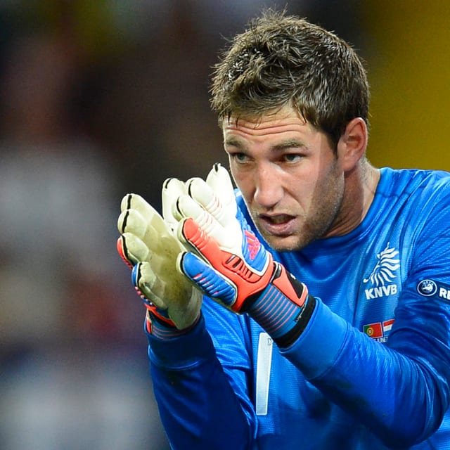 Nach den Niederlanden (Ajax) und Italien (AS Roma) ist der holländische Nationalkeeper jetzt in einem 3. Land tätig. Der 30-Jährige unterschrieb bis 2017.