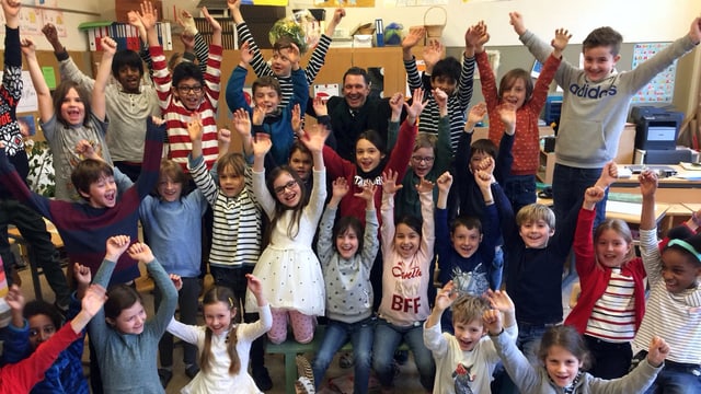 Martin Suters Besuch war auch für die Kinder ein besonderes Ereignis. Martin Suters Besuch war auch für die Kinder ein besonderes Ereignis.