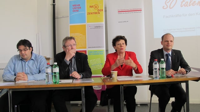 Medienkonferenz mit vier Vertreterinnen und Vertretern von Gewerbe, Industrie und Politik Medienkonferenz mit vier Vertreterinnen und Vertretern von Gewerbe, Industrie und Politik