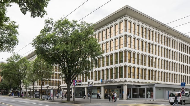 Der Hauptsitz der Luzerner Kantonalbank. Dieser soll um zwei Stockwerke aufgestockt werden. Der Hauptsitz der Luzerner Kantonalbank. Dieser soll um zwei Stockwerke aufgestockt werden.