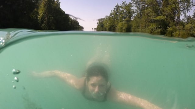 Frau unterwasser Frau unterwasser