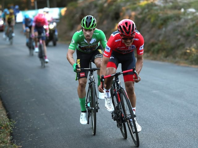 Richard Carapaz (rechts) vor Primoz Roglic. Richard Carapaz (rechts) vor Primoz Roglic.