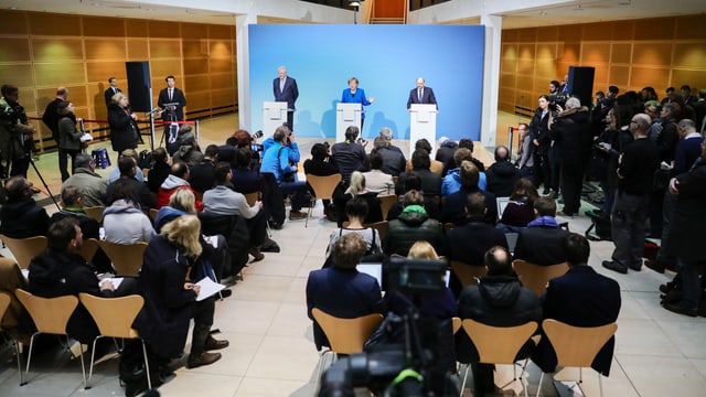 Aufnahme Pressekonferenz mit Zuschauern Aufnahme Pressekonferenz mit Zuschauern