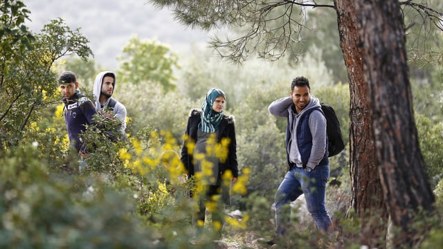 Eine syrische Flüchtlingsfamilie an der Küste in Dikili, nachdem ihre Überfahrt nach Griechenland nicht gelang. (reuters/03.03.2016) Eine syrische Flüchtlingsfamilie an der Küste in Dikili, nachdem ihre Überfahrt nach Griechenland nicht gelang. (reuters/03.03.2016)