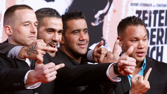 Bushido (Zweiter von links) neben seinem ehemaligen Freund und Geschäftspartner Arafat Abou Chaker (Zweiter von rechts). Bushido (Zweiter von links) neben seinem ehemaligen Freund und Geschäftspartner Arafat Abou Chaker (Zweiter von rechts).