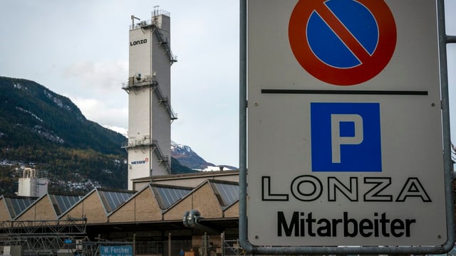 Eine Fabrik. Eine Fabrik.
