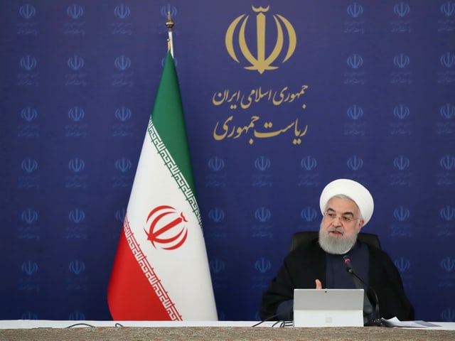 Ruhani am Rednertisch. Ruhani am Rednertisch.