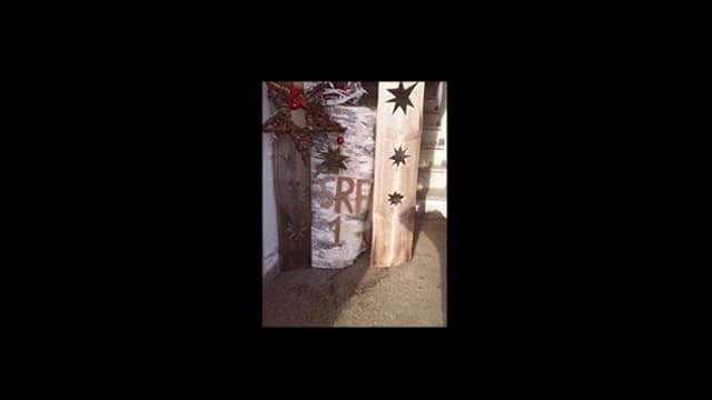 Adventsdekoration mit SRF 1 Logo versehen.