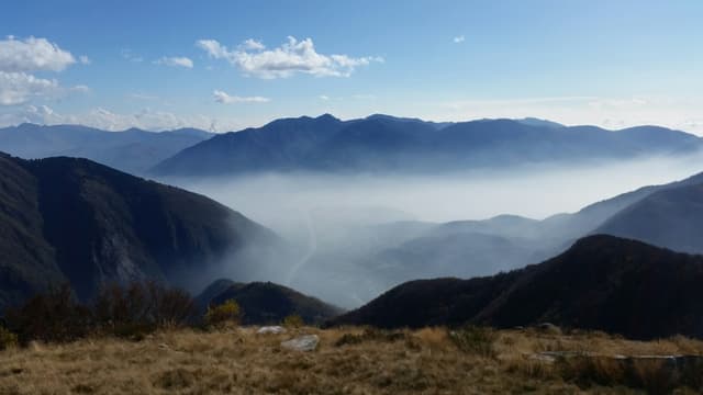 Blick vom Pizzo Salmone Richtung Lago Maggiore. Blick vom Pizzo Salmone Richtung Lago Maggiore.