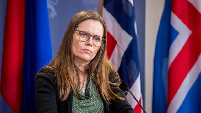 Jakobsdottir an Rednerpult Jakobsdottir an Rednerpult